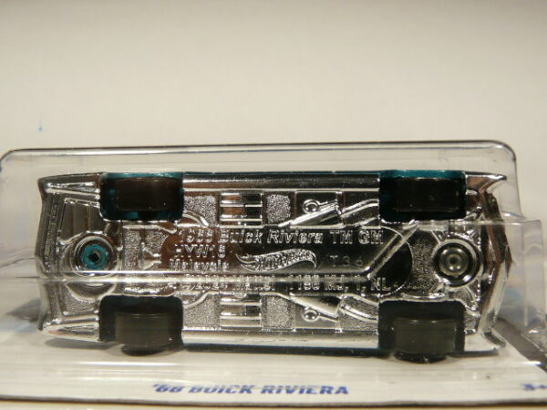 COCHE CLASICO DEPORTIVO COUPE NUEVO A ESCALA APROXIMADA 1/64. VISTA INFERIOR.