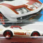 COCHE CLASICO DEPORTIVO COUPE NUEVO A ESCALA APROXIMADA 1/64.