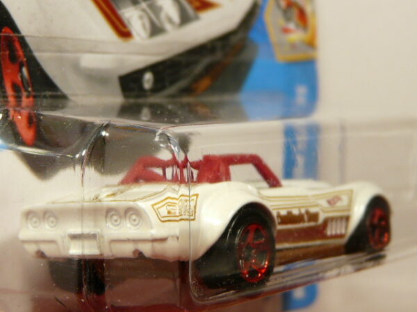 COCHE CLASICO DEPORTIVO COUPE NUEVO A ESCALA APROXIMADA 1/64. VISTA TRASERA.