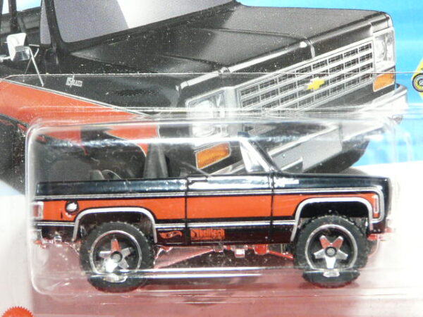 TODOTERRENO 4X4 NUEVO A ESCALA APROXIMADA 1/64.