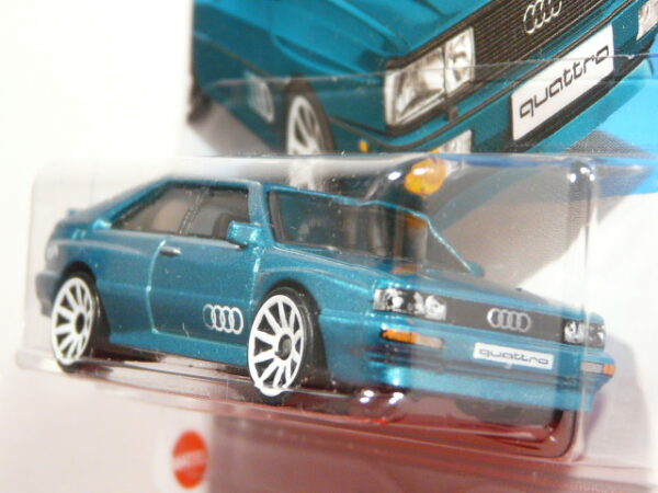 COCHE CLASICO NUEVO A ESCALA APROXIMADA 1/64. VISTA FRONTAL.