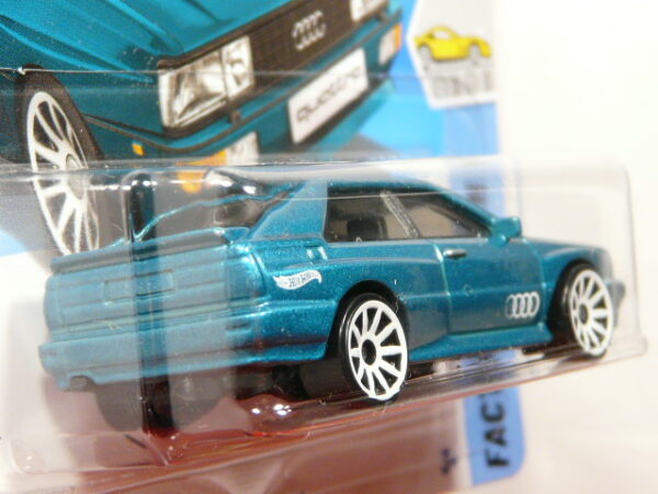 COCHE CLASICO NUEVO A ESCALA APROXIMADA 1/64. VISTA TRASERA.