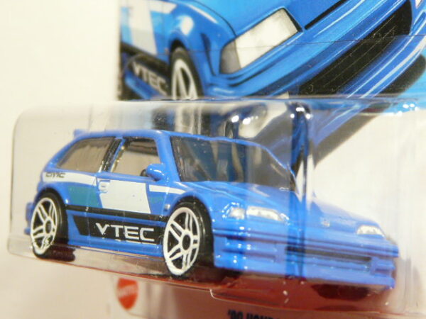 COCHE DEPORTIVO CLASICO NUEVO A ESCALA APROXIMADA 1/64. VISTA FRONTAL.