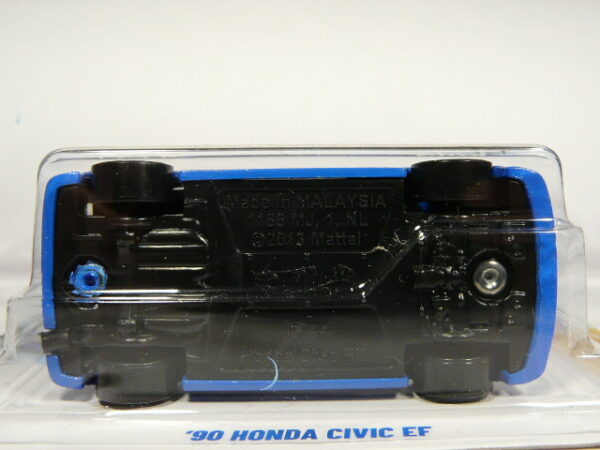 COCHE DEPORTIVO CLASICO NUEVO A ESCALA APROXIMADA 1/64. VISTA INFERIOR.