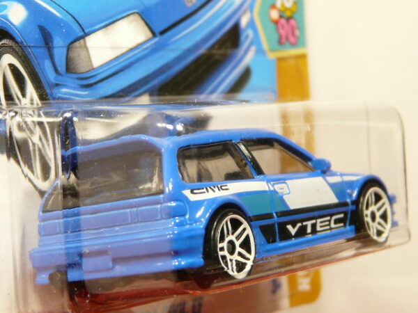COCHE DEPORTIVO CLASICO NUEVO A ESCALA APROXIMADA 1/64. VISTA TRASERA.