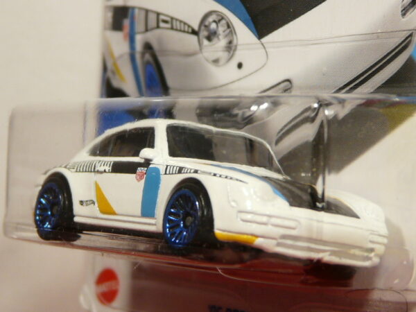 COCHE CLASICO DEPORTIVO COUPE NUEVO A ESCALA APROXIMADA 1/64. VISTA FRONTAL.