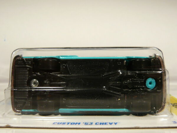 COCHE CLASICO DEPORTIVO COUPE NUEVO A ESCALA APROXIMADA 1/64. VISTA INFERIOR.