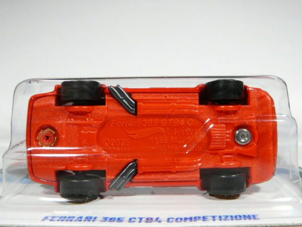 COUPE DEPORTIVO CLASICO NUEVO A ESCALA APROXIMADA 1/64. VISTA INFERIOR.