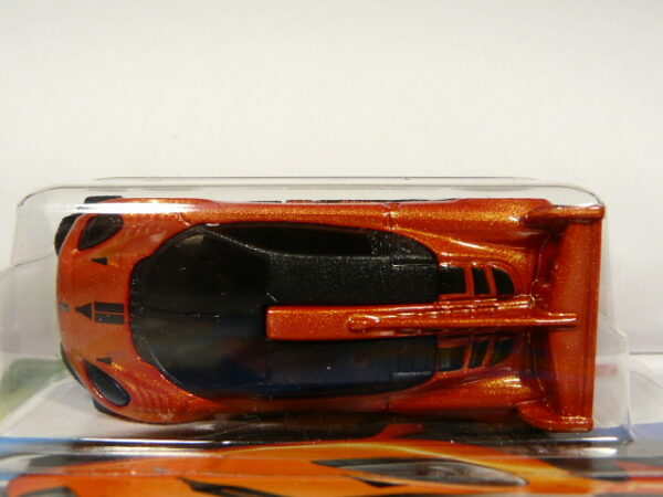 COCHE DEPORTIVO COUPE NUEVO A ESCALA APROXIMADA 1/64. VISTA AEREA.