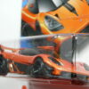 COCHE DEPORTIVO COUPE NUEVO A ESCALA APROXIMADA 1/64. VISTA FRONTAL.