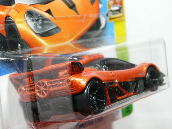 COCHE DEPORTIVO COUPE NUEVO A ESCALA APROXIMADA 1/64. VISTA TRASERA.