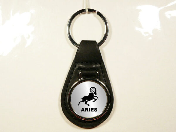 LLAVERO DE PIEL Y METAL CON UN DISEÑO ORIGINAL.