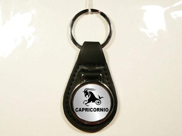 LLAVERO DE PIEL Y METAL CON UN DISEÑO ORIGINAL.