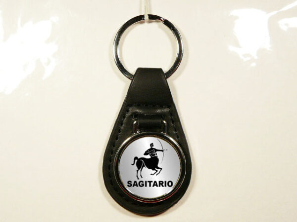 LLAVERO DE PIEL Y METAL CON UN DISEÑO ORIGINAL.