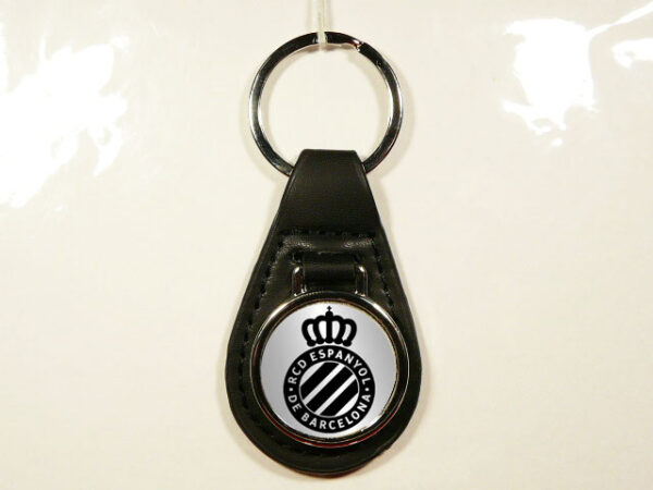 LLAVERO DE PIEL Y METAL CON UN DISEÑO ORIGINAL.