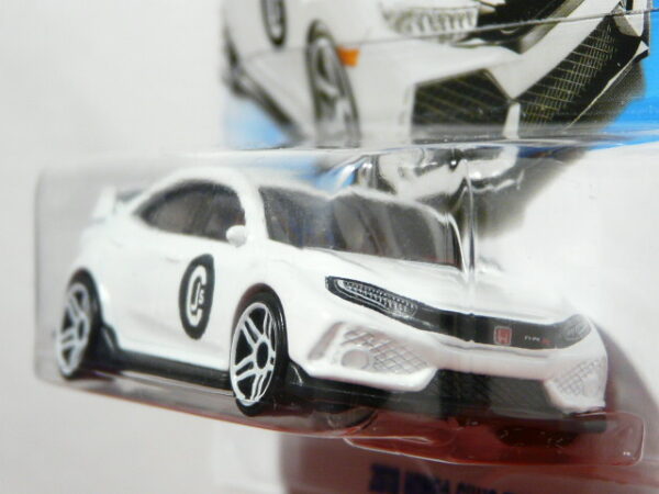 COCHE DEPORTIVO NUEVO A ESCALA APROXIMADA 1/64. VISTA FRONTAL.