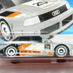 COCHE CLASICO DEPORTIVO NUEVO A ESCALA APROXIMADA 1/64.
