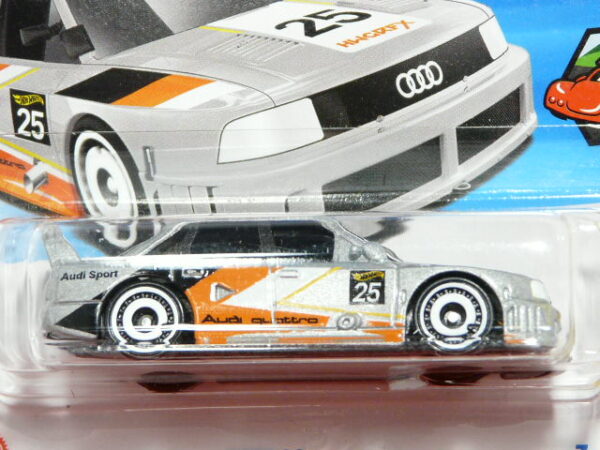 COCHE CLASICO DEPORTIVO NUEVO A ESCALA APROXIMADA 1/64.