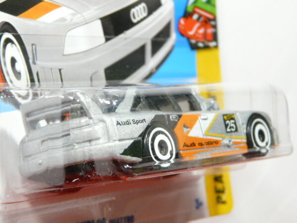 COCHE CLASICO DEPORTIVO NUEVO A ESCALA APROXIMADA 1/64. VISTA TRASERA.