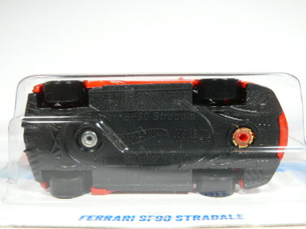 COUPE DEPORTIVO NUEVO A ESCALA APROXIMADA 1/64. VISTA INFERIOR.