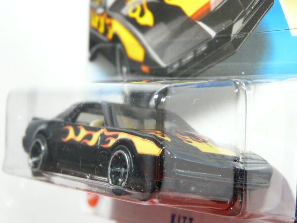 COCHE FANTASTICO NUEVO A ESCALA APROXIMADA 1/64. VISTA FRONTAL.