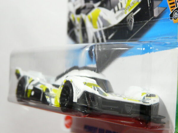 COCHE DEPORTIVO COUPE NUEVO A ESCALA APROXIMADA 1/64. VISTA FRONTAL.
