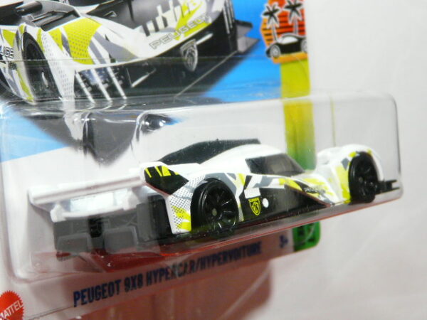 COCHE DEPORTIVO COUPE NUEVO A ESCALA APROXIMADA 1/64. VISTA TRASERA.