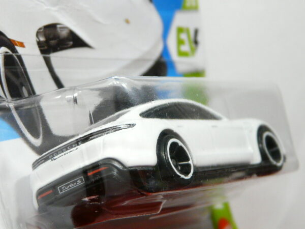 COCHE DEPORTIVO ELECTRICO NUEVO A ESCALA APROXIMADA 1/64. VISTA TRASERA.