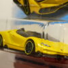 COCHE DEPORTIVO EDICION ESPECIAL NUEVO A ESCALA APROXIMADA 1/64. VISTA FRONTAL.