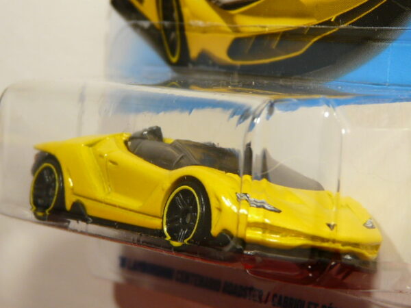 COCHE DEPORTIVO EDICION ESPECIAL NUEVO A ESCALA APROXIMADA 1/64. VISTA FRONTAL.