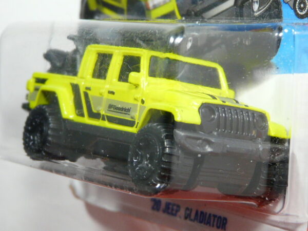TODOTERRENO 4X4 NUEVO A ESCALA APROXIMADA 1/64. VISTA FRONTAL.