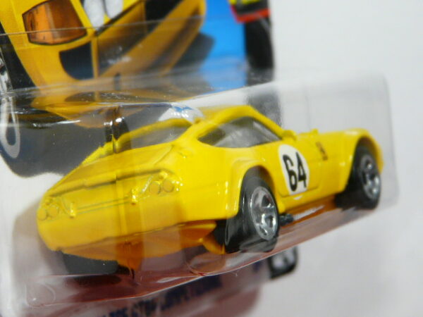 COUPE DEPORTIVO CLASICO NUEVO A ESCALA APROXIMADA 1/64. VISTA TRASERA.