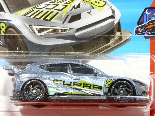 COCHE DEPORTIVO ELECTRICO NUEVO A ESCALA APROXIMADA 1/64.