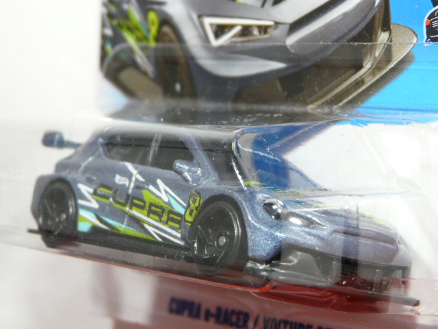 COCHE DEPORTIVO ELECTRICO NUEVO A ESCALA APROXIMADA 1/64. VISTA FRONTAL.