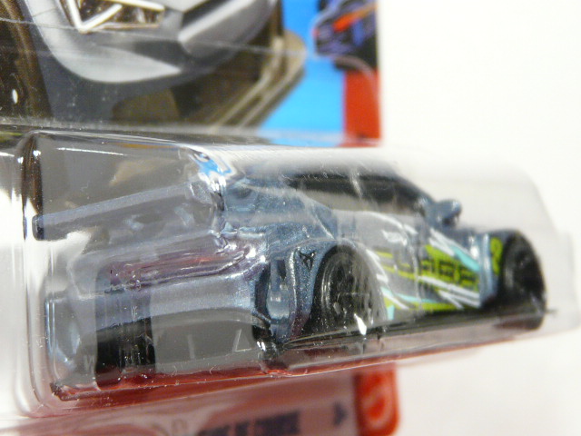 COCHE DEPORTIVO ELECTRICO NUEVO A ESCALA APROXIMADA 1/64. VISTA TRASERA.