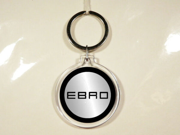 LLAVERO DE PLASTICO Y METAL.