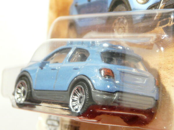 SUV NUEVO A ESCALA APROXIMADA 1/64. VISTA TRASERA.