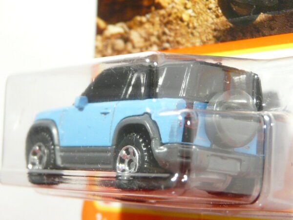 TODOTERRENO 4X4 NUEVO A ESCALA APROXIMADA 1/64. VISTA TRASERA.
