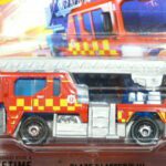 CAMION DE BOMBEROS NUEVO A ESCALA APROXIMADA 1/64.