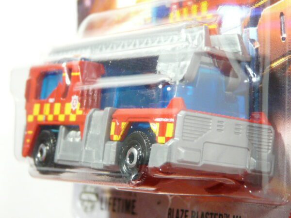 CAMION DE BOMBEROS NUEVO A ESCALA APROXIMADA 1/64. VISTA TRASERA.