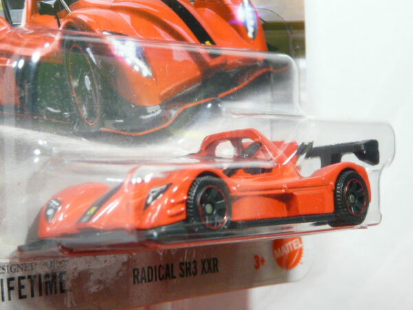 COCHE DEPORTIVO DE CARRERAS NUEVO A ESCALA APROXIMADA 1/64. VISTA FRONTAL.