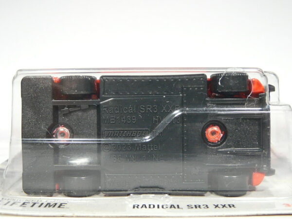 COCHE DEPORTIVO DE CARRERAS NUEVO A ESCALA APROXIMADA 1/64. VISTA INFERIOR.