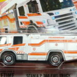 CAMION DE BOMBEROS NUEVO A ESCALA APROXIMADA 1/64.