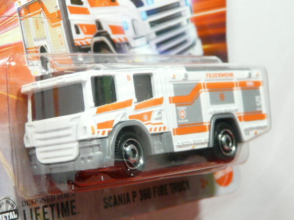 CAMION DE BOMBEROS NUEVO A ESCALA APROXIMADA 1/64. VISTA FRONTAL.
