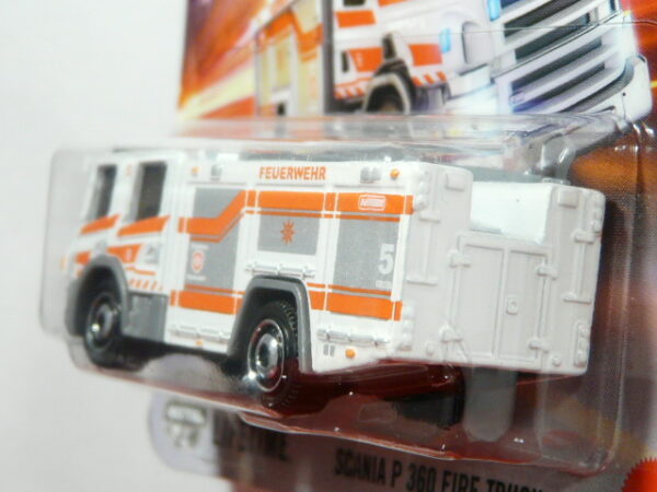 CAMION DE BOMBEROS NUEVO A ESCALA APROXIMADA 1/64. VISTA TRASERA.