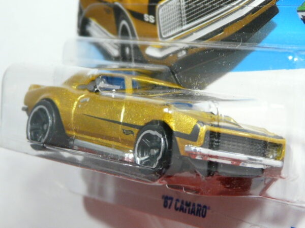 COCHE CLASICO DEPORTIVO COUPE NUEVO A ESCALA APROXIMADA 1/64. VISTA FRONTAL.