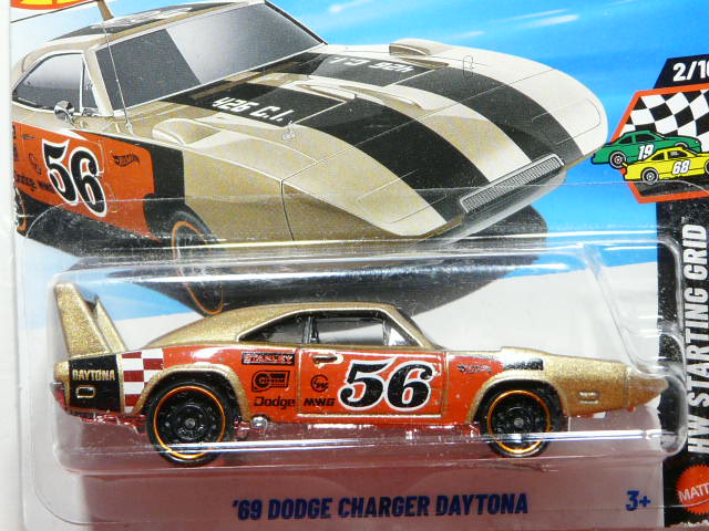 COCHE DE CARRERAS NUEVO A ESCALA APROXIMADA 1/64.