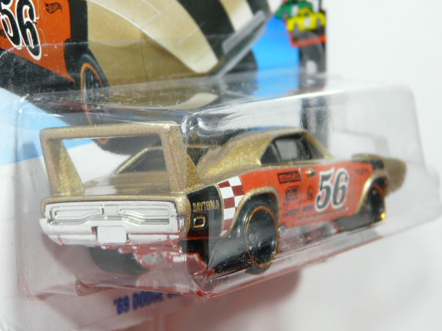 COCHE DE CARRERAS NUEVO A ESCALA APROXIMADA 1/64. VISTA TRASERA.