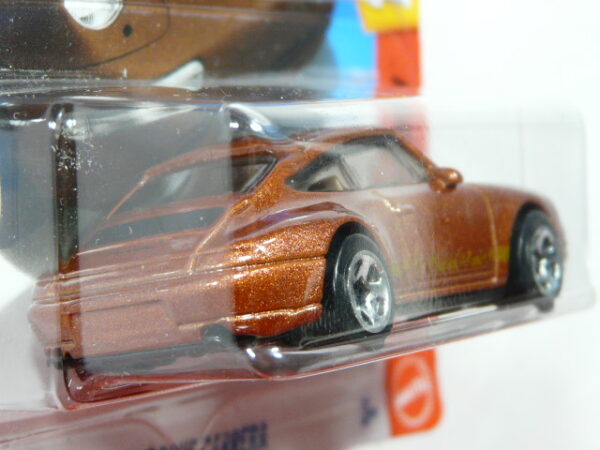 COCHE CLASICO DEPORTIVO COUPE NUEVO A ESCALA APROXIMADA 1/64. VISTA TRASERA.