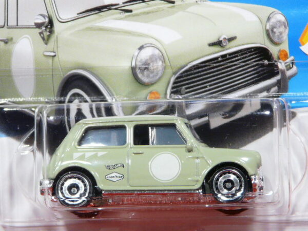 COCHE CLASICO NUEVO A ESCALA APROXIMADA 1/64.